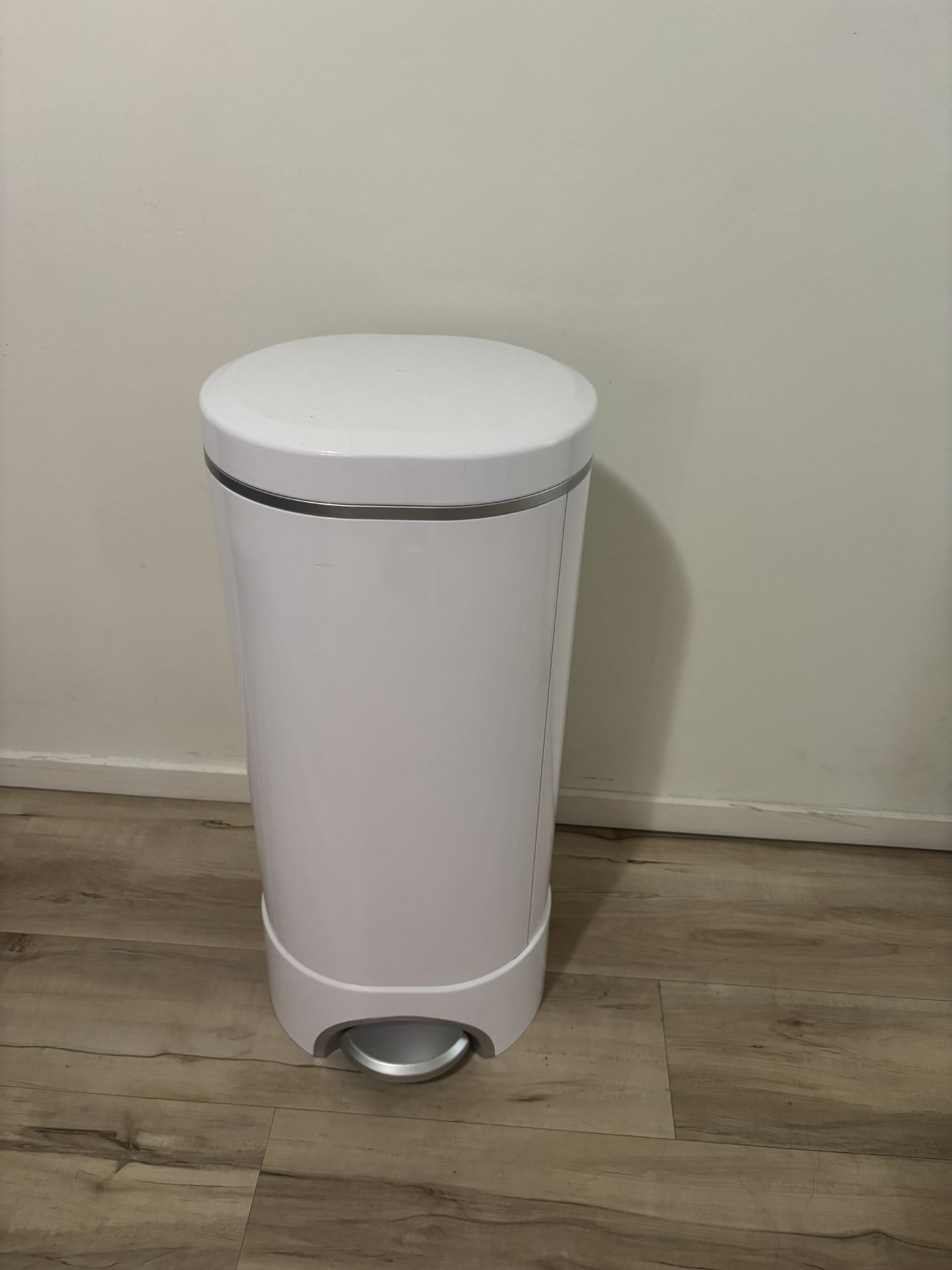 Munchkin Diaper Pail