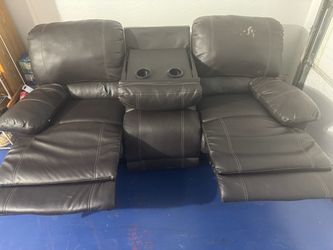 Comfortable Reclining Sofa – Fully Functional