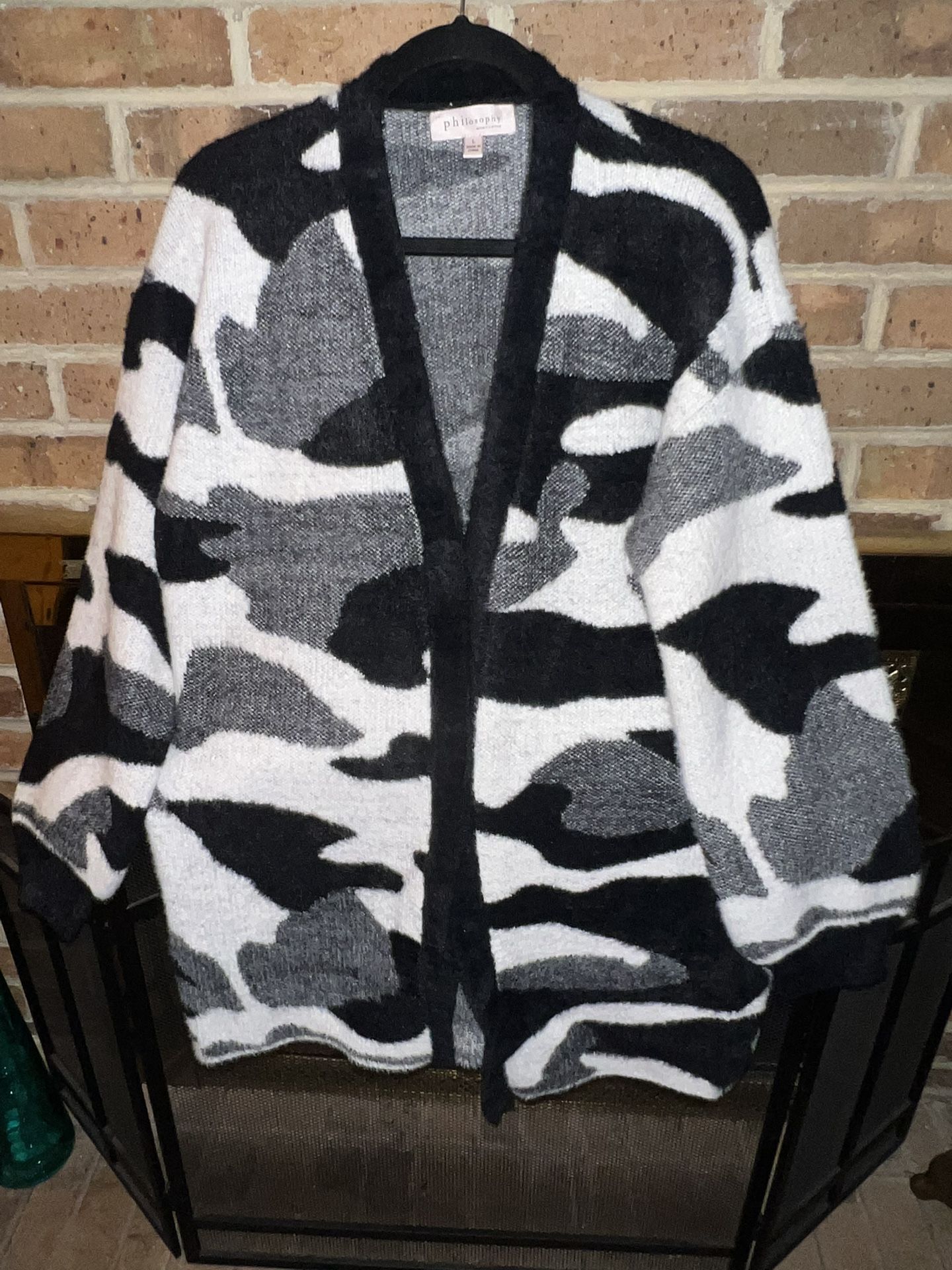 Ladies Large Philosophy black & white leopard print 18% viscose gorgeous cardigan sweater