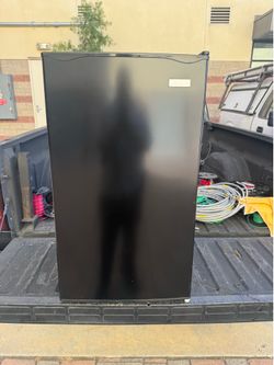 Small Refrigerator (IGLOO $