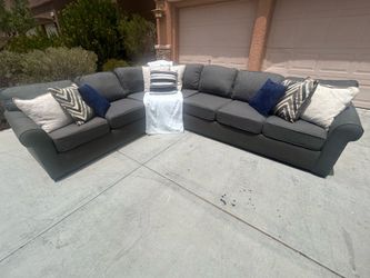 Living spaces 3-piece gray sectional