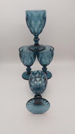 4 Beautiful 8oz Diamond Pattern Glass Goblets 