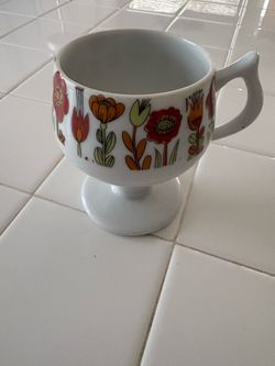 Mid Century pedestal mug