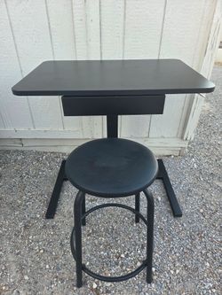 Laptop standing desk