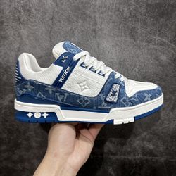 A pair of men's classic sports and casual shoes