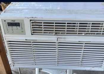 Arctic King A.C. 8000 BTU COOLING 4200 BTU HEATING