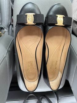 Beautiful Ferragamo Leather Flats Shoes Size 8.5