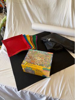 3000 Piece puzzle with accessories.
