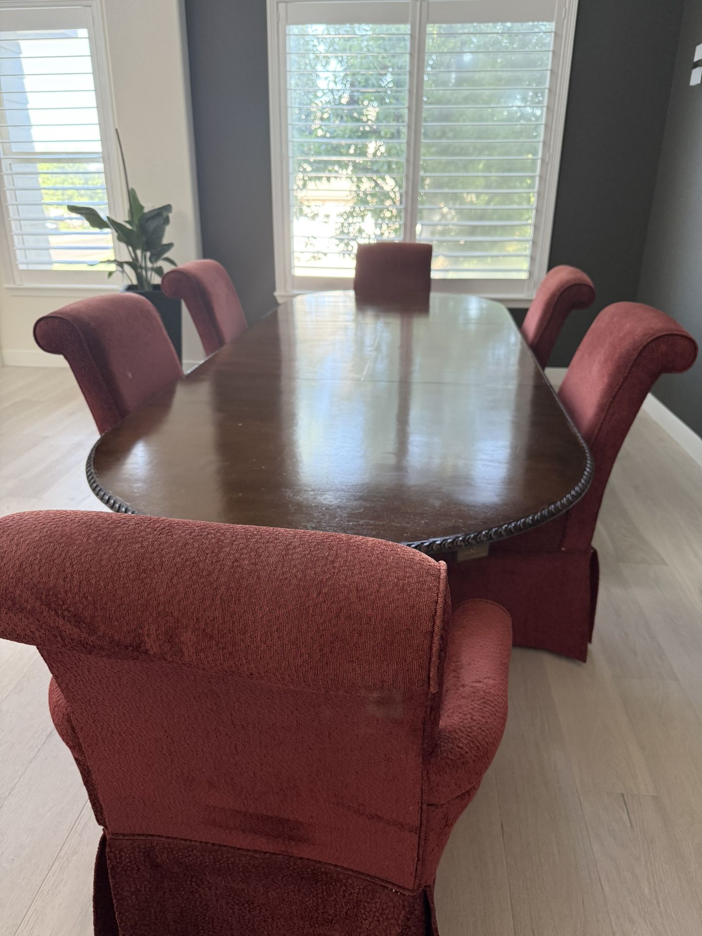 Mahogany Expandable Dining Table Seats 6-10 People