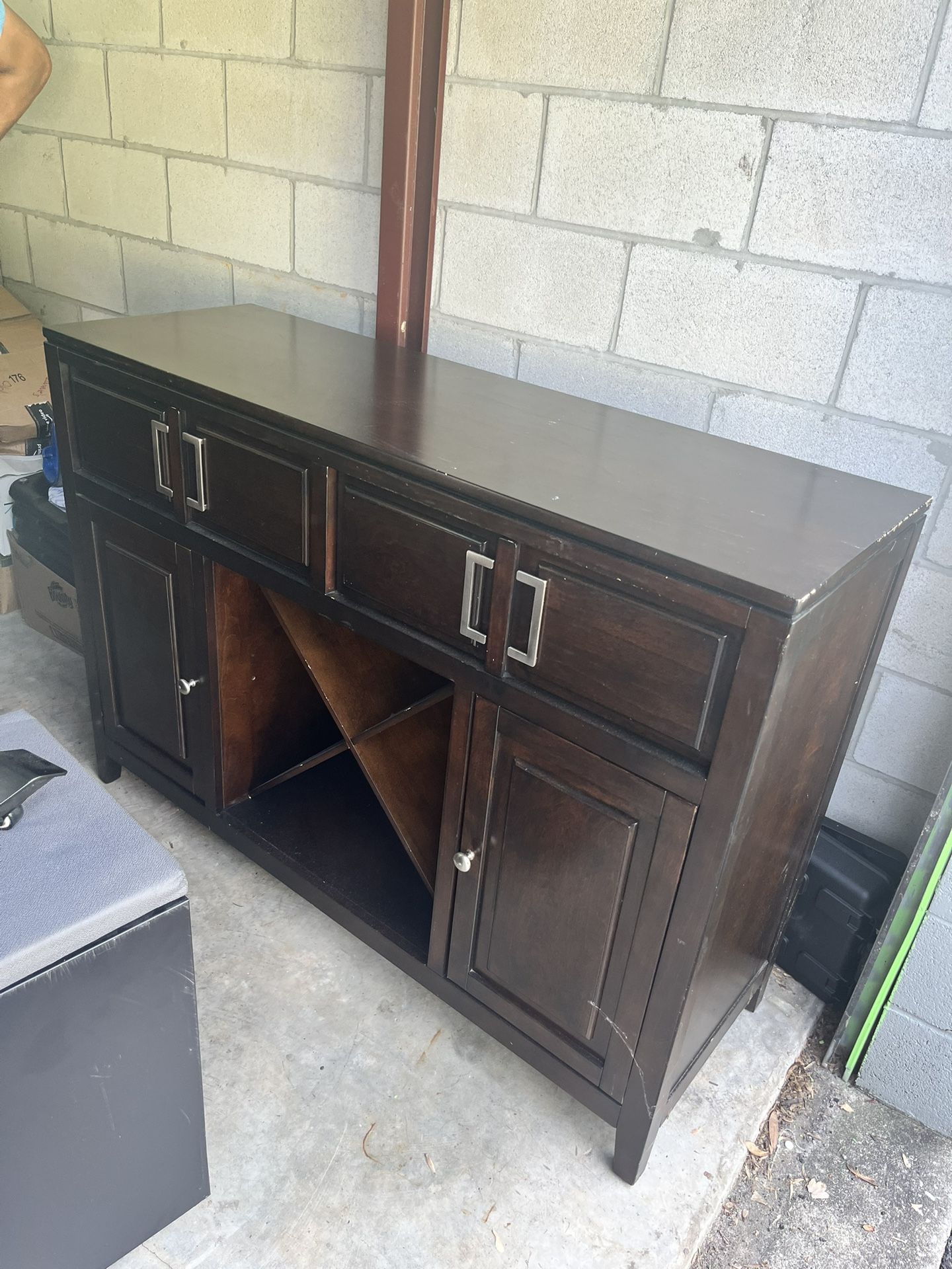 Winebar Counter