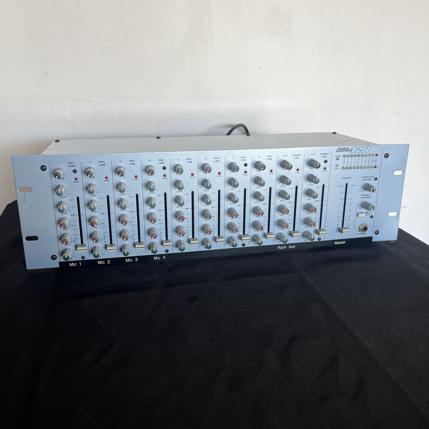 Alesis MultiMix 12R 12-Channel Rackmount Mixer