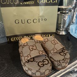 Gucci WOMEN'S PLATFORM SLIDE SANDAL 