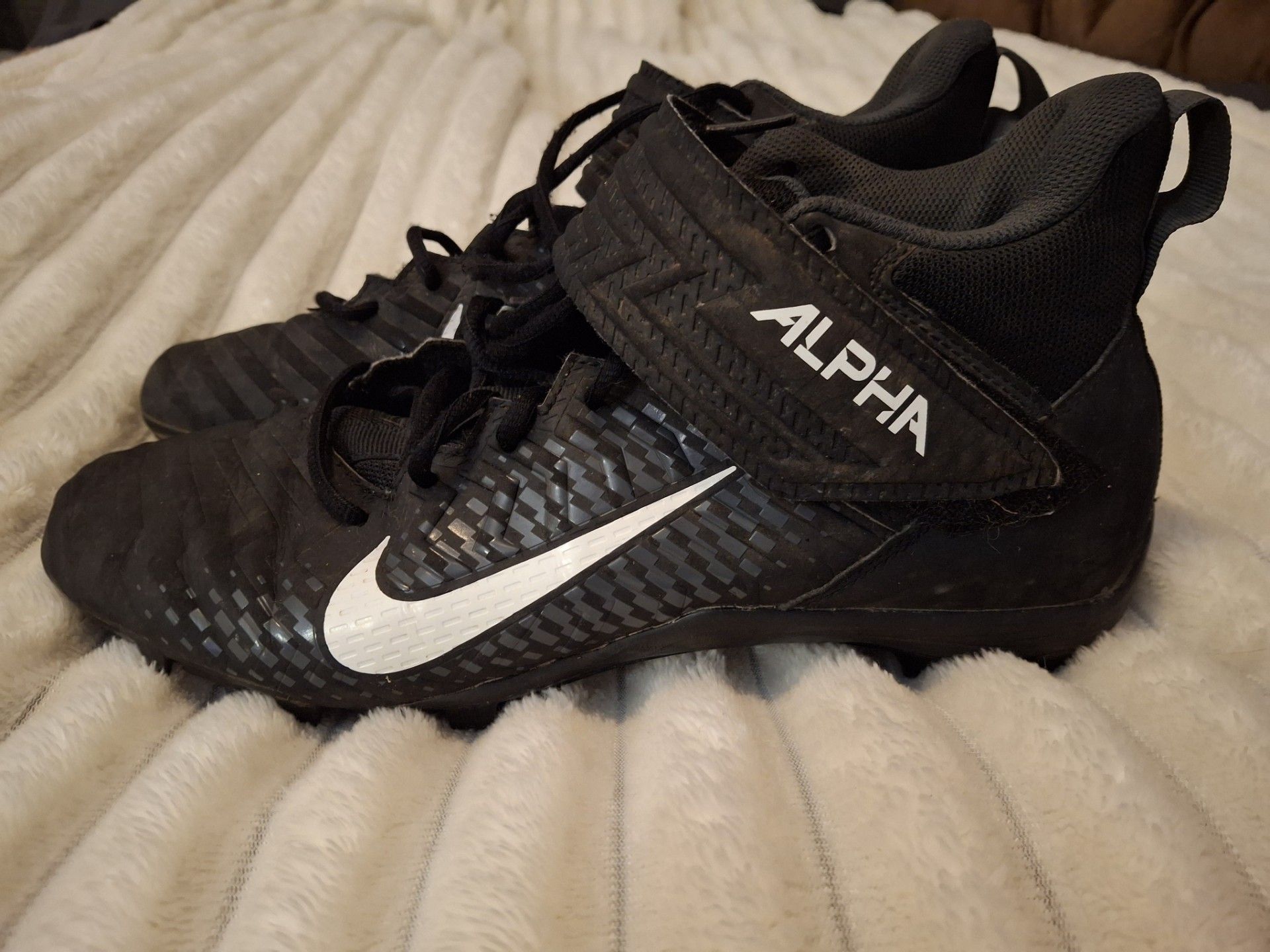 Men's Nike Alpha Menace Varsity 2 Football cleats AQ854-001