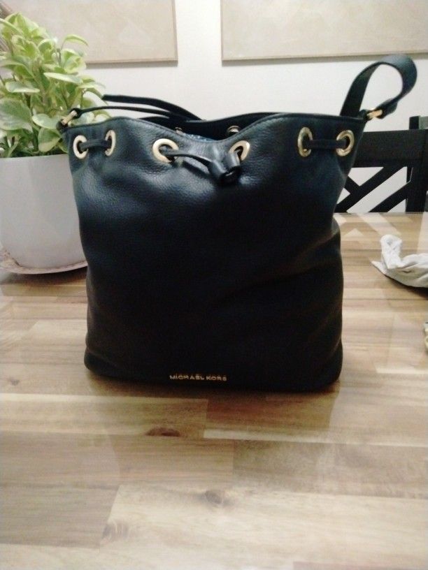 Michael Kors Bucket Bag
