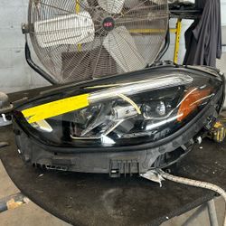 2024 Mercedes C 300 left headlight
