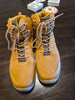 Men's Tan Mid-Top Hiking Boots