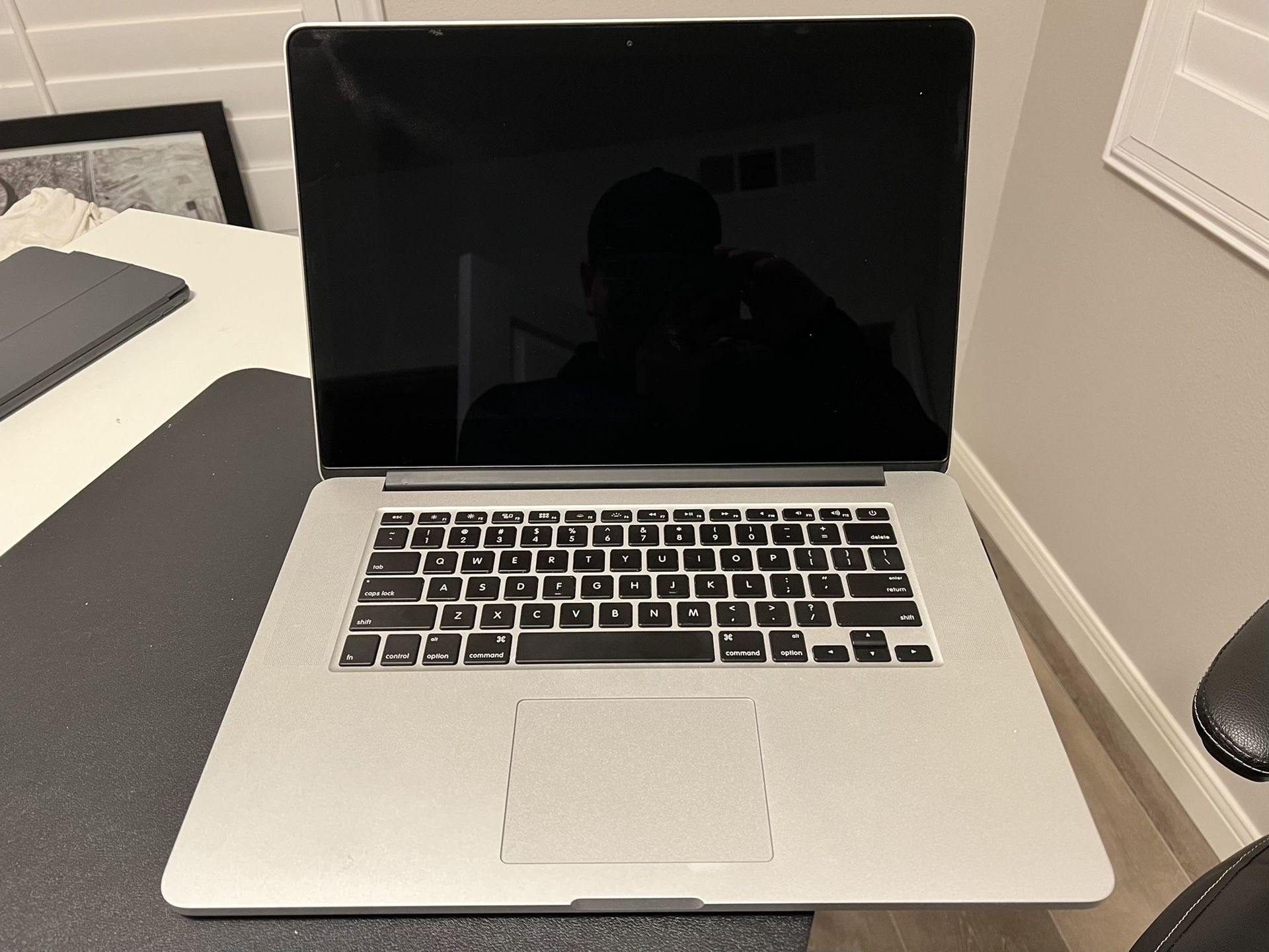 Apple MacBook Pro 15 Inch 2.5GHz i7 16Gb