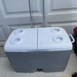 Large Rubbermaid 60 Quart Cooler On Wheels. Needs A Plug. Pick Up In Jupiter.