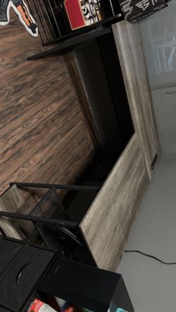 Corner desk