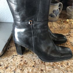 Vaneli Black Leather Booties  Size 9