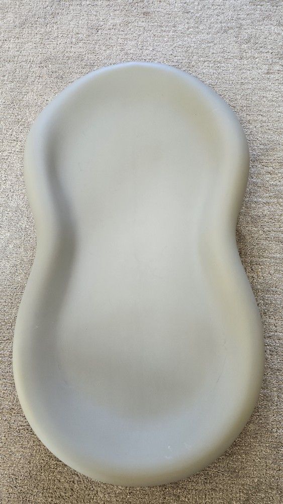 Keekaroo Peanut - Baby Changing Station