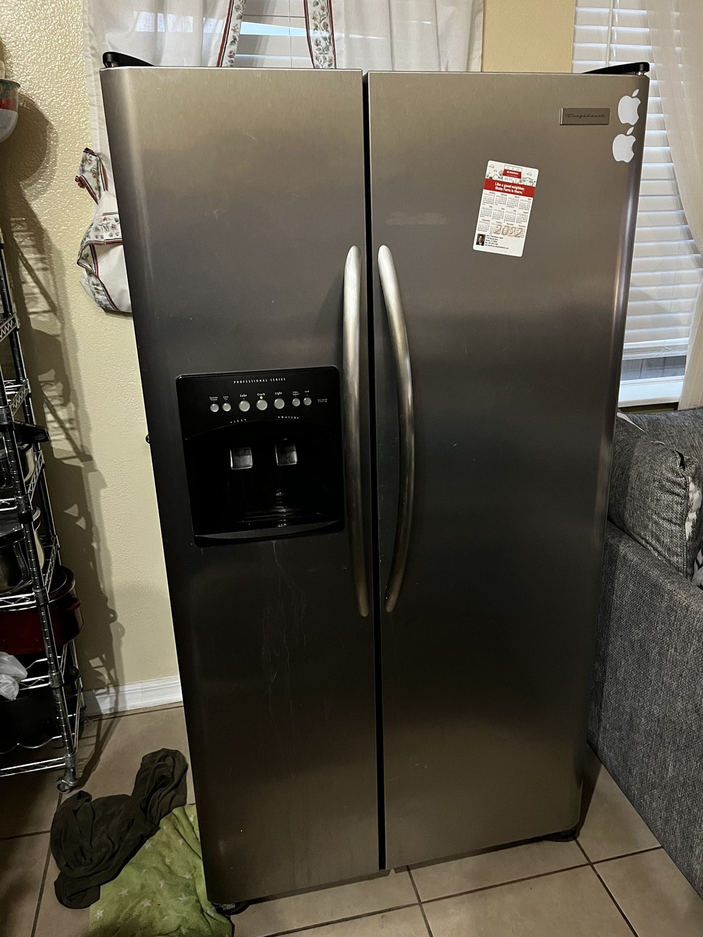 Refrigerator Freezer - Side by Side 