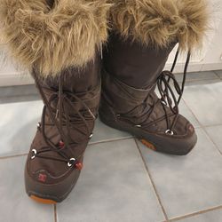 Dc Womens Size 6 Snow Boots