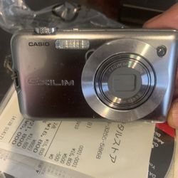 Casio EX-S10 Compact Digital Camera 