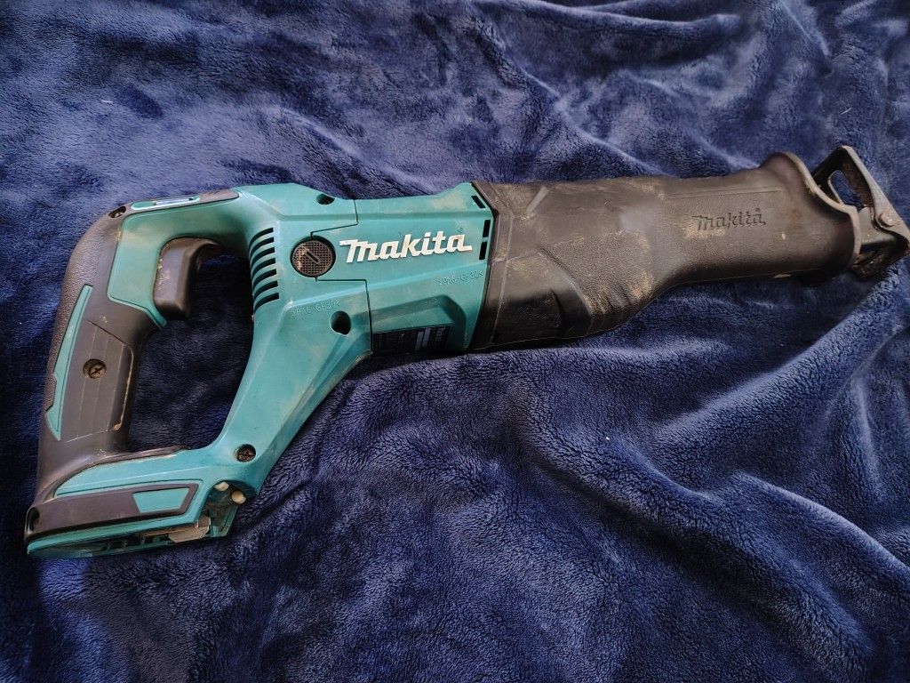 The Makita LXT 18v Reciprocating Saw