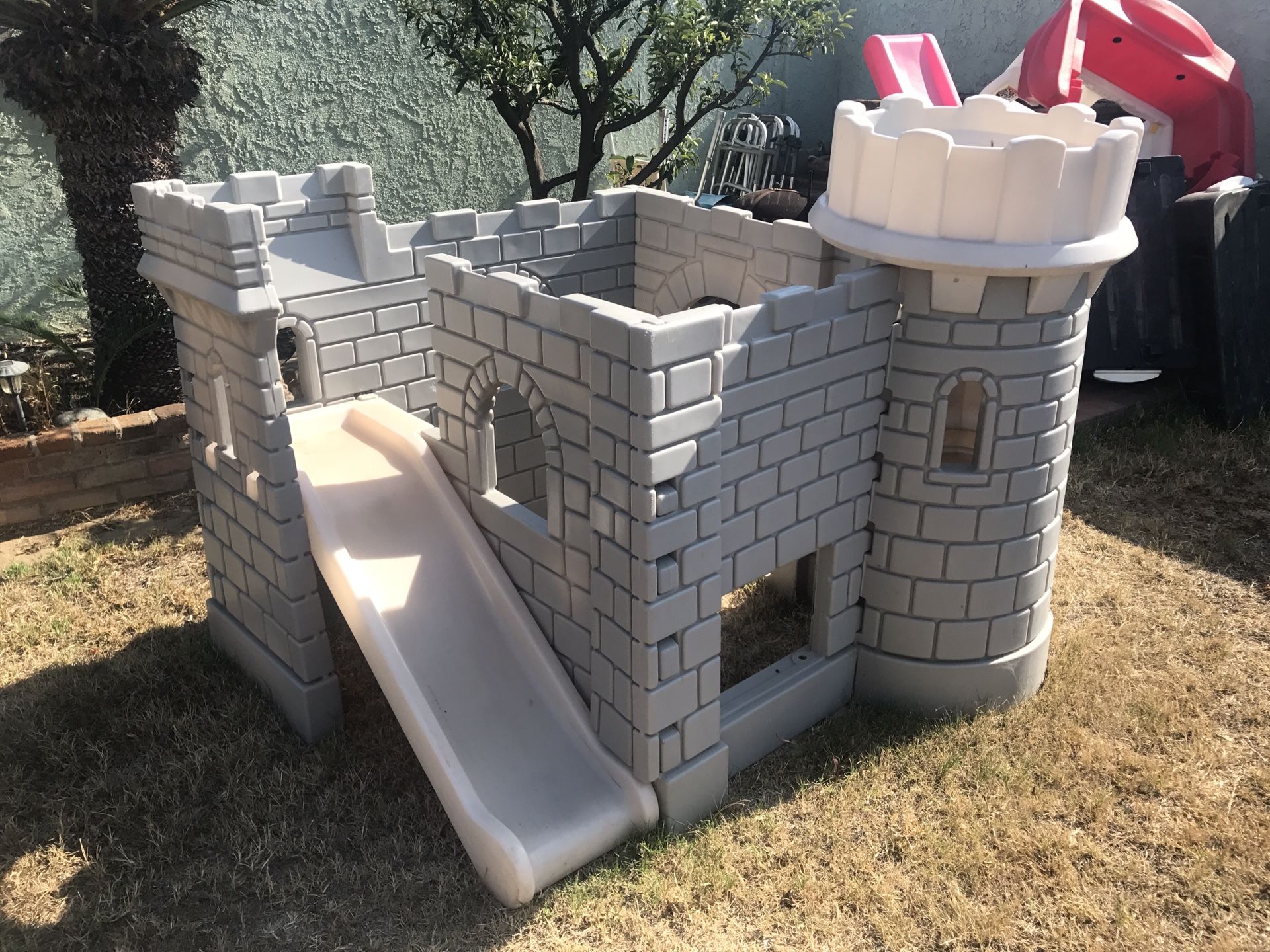 Little tikes classic castle