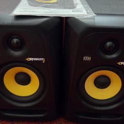 Pair of KRK Rokit 5 G2 speakers and Clutch stands