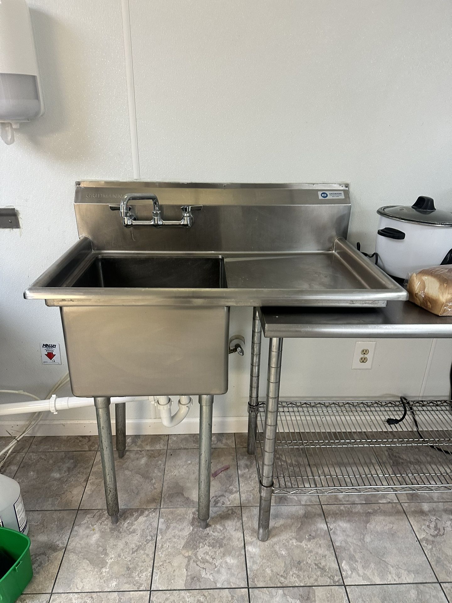 GRIDMANN 1 compartment SINK with drainboard Restaurant Equipment for Sale in Orlando, FL OfferUp
