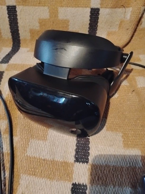Virtual Reality Headgear