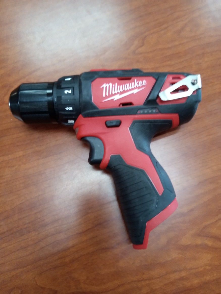 Milwaukee New Drill Driver 12M - Nuevo