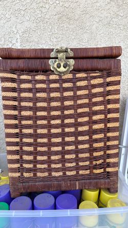 Small little hamper type thing
