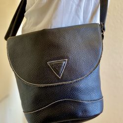 Crossbody bucket bag