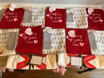 Bundle 10 Aprons and 2 Table runners