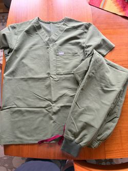 FIGS Men’s size S Olive Green Scrub Set Top and Jogger Pants