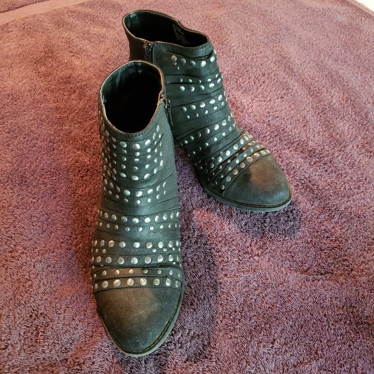REDUCED! Women’s White Mountain Boots/ Booties