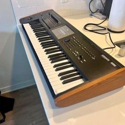Korg-Kronos-2 61-Keyboard