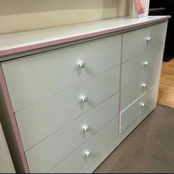 Brand New 8 drawer Dressor