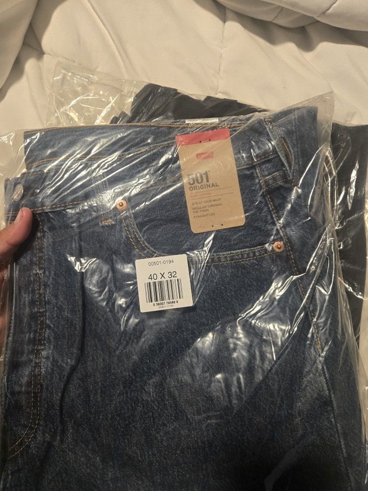 501 Levi Jeans Size 40x32 Blue