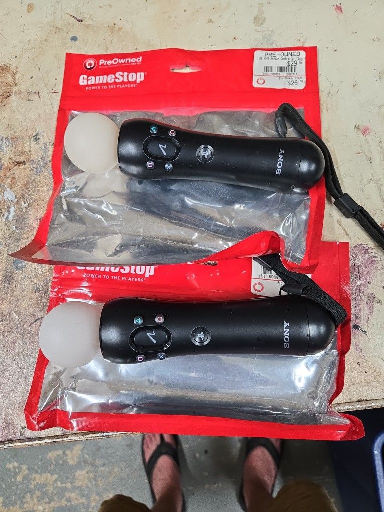 2 Playstation Move Motion Controllers