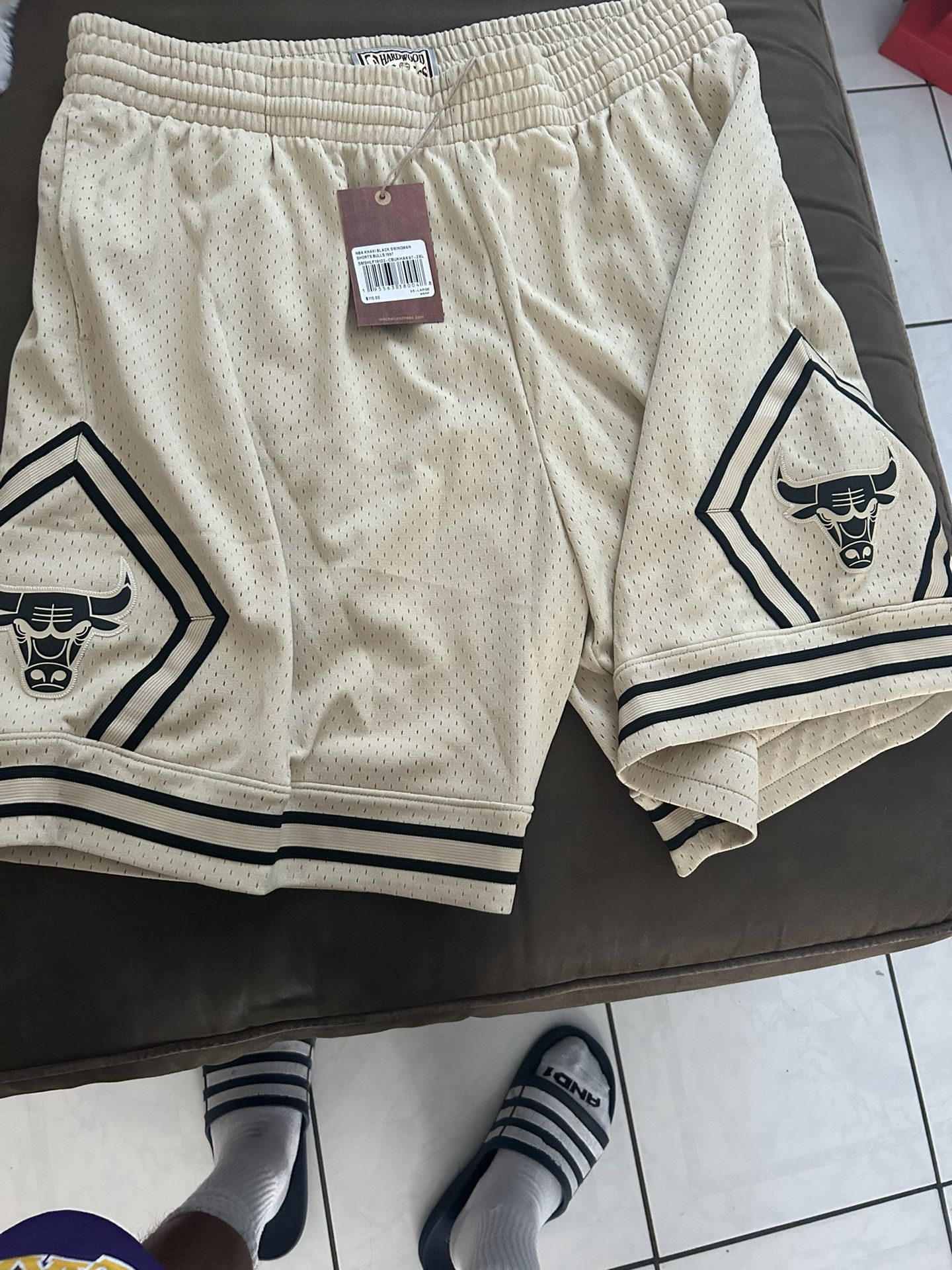 mitchell &ness size 2 x chicago bulls