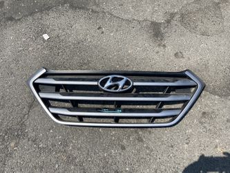 HYUNDAI TUCSON FRONT GRILLE 2015-2018 OEM
