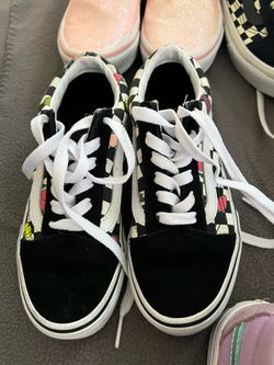 Low top Vans shoes