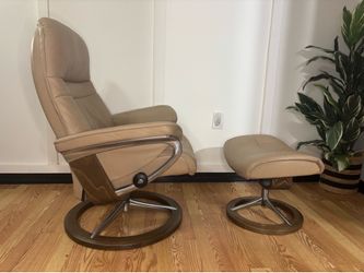 EKORNES® 2017 Premium Ergonomic recliner chair with ottoman