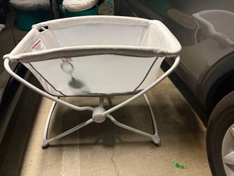 Fisher-Price Portable Baby Bassinet