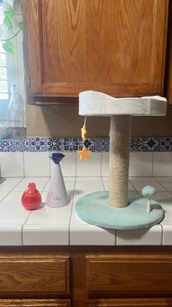 Cat post, laser lite, plus treat dispenser