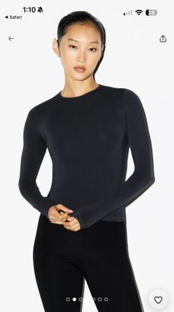 SOFT SMOOTHING SEAMLESS LONG SLEEVE T-SHIRT | ONYX | Skims